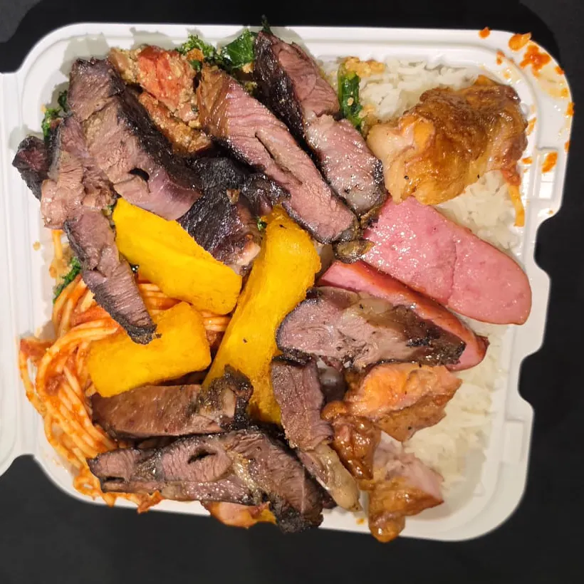 Takeout plate with churrasco, cassava, rice and sides